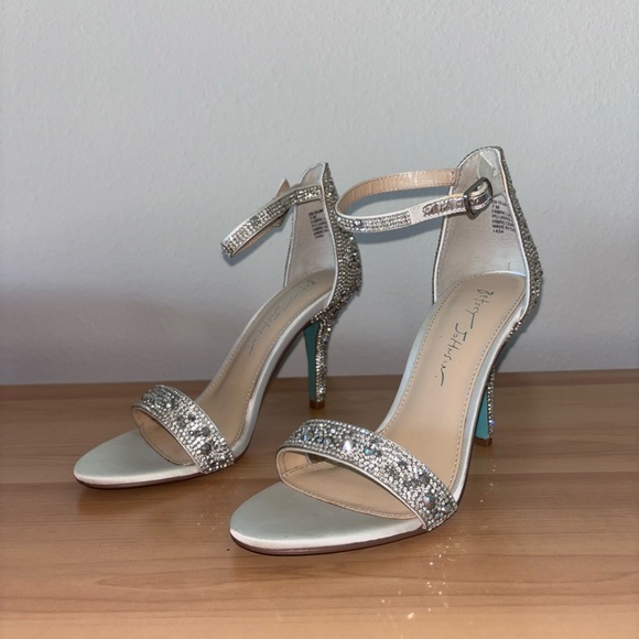 Betsey Johnson Silver Heels - Picture 7 of 10